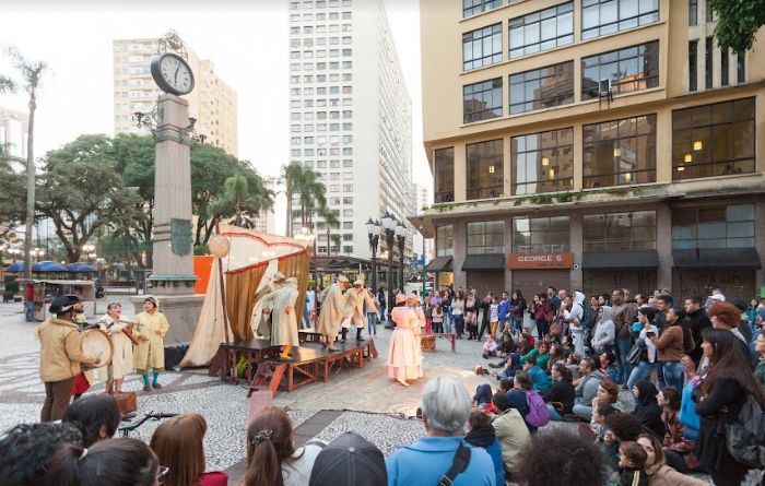 O teatro na paisagem urbana